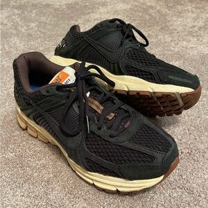 Nike Zoom Vomero 5 (Women’s size 7)